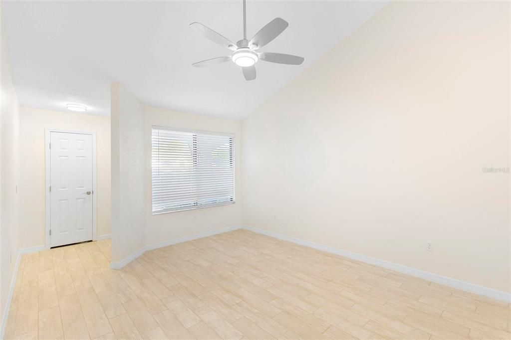 For Sale: $205,000 (2 beds, 2 baths, 992 Square Feet)