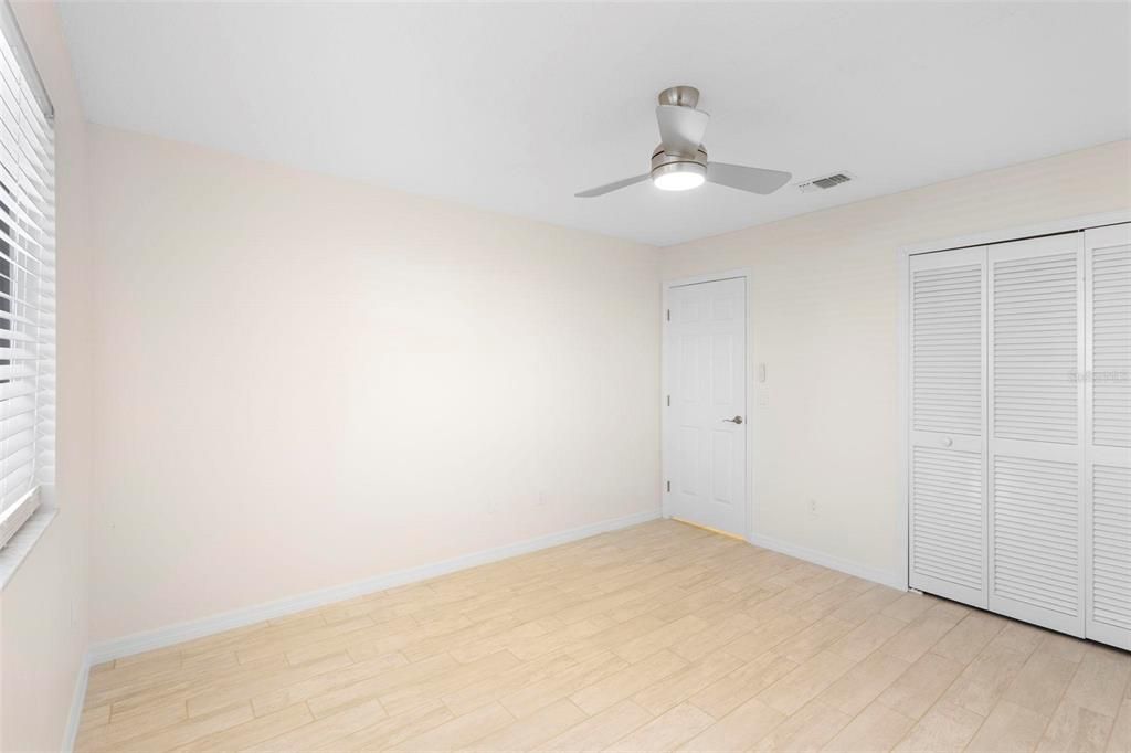 For Sale: $205,000 (2 beds, 2 baths, 992 Square Feet)