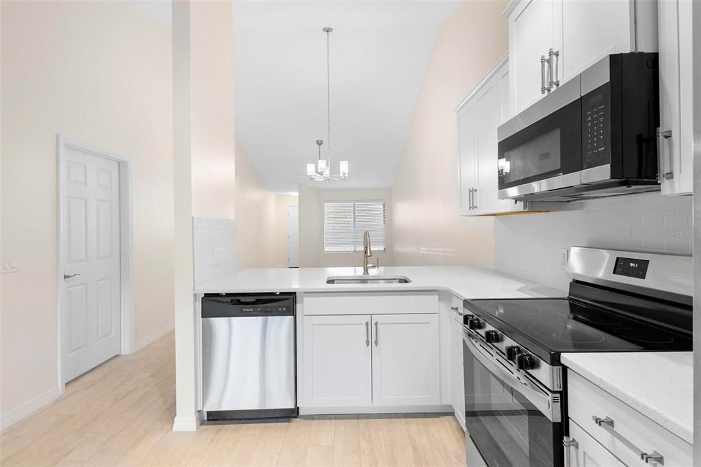 For Sale: $205,000 (2 beds, 2 baths, 992 Square Feet)