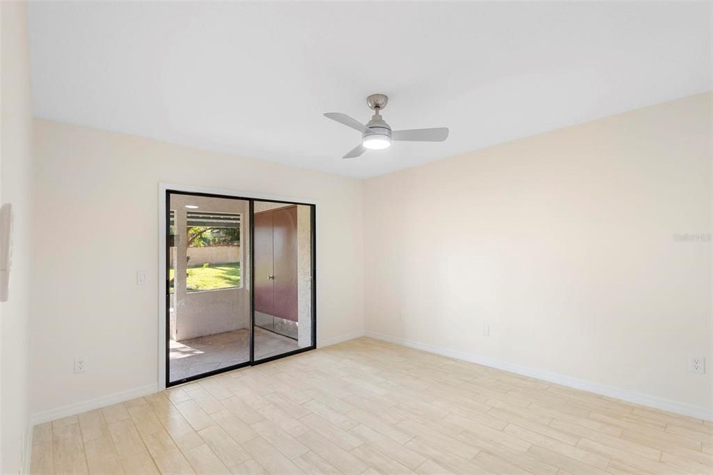 For Sale: $205,000 (2 beds, 2 baths, 992 Square Feet)