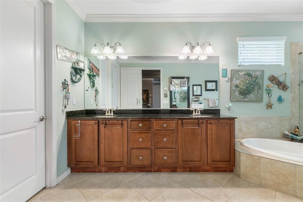 For Sale: $699,000 (4 beds, 3 baths, 3289 Square Feet)