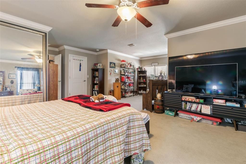 For Sale: $699,000 (4 beds, 3 baths, 3289 Square Feet)