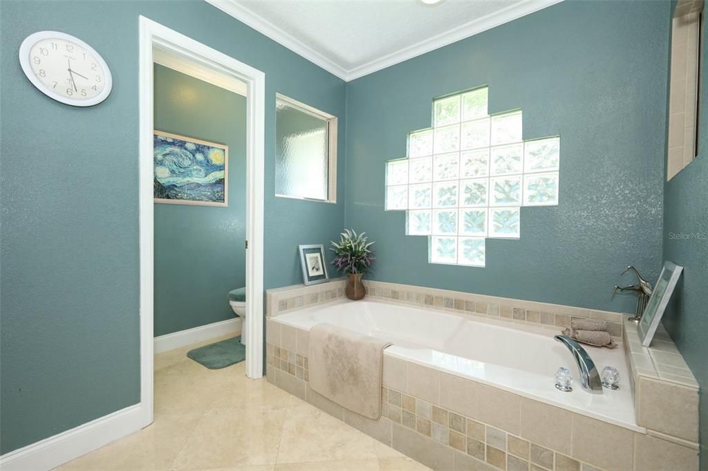 待售: $568,000 (4 贝兹, 3 浴室, 2217 平方英尺)