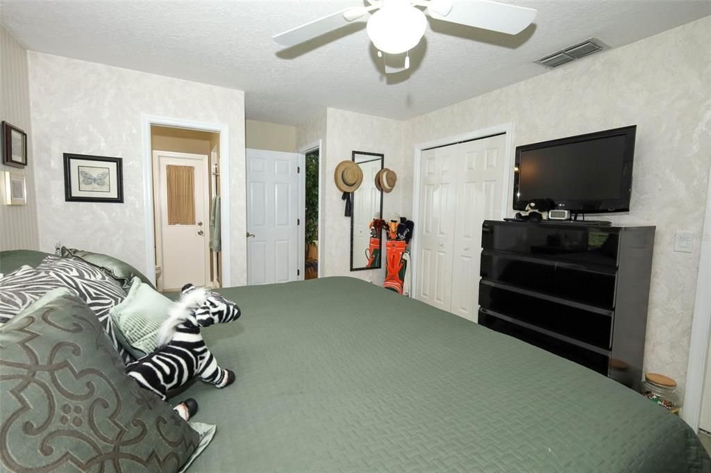 待售: $568,000 (4 贝兹, 3 浴室, 2217 平方英尺)