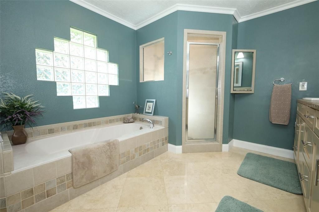 待售: $568,000 (4 贝兹, 3 浴室, 2217 平方英尺)