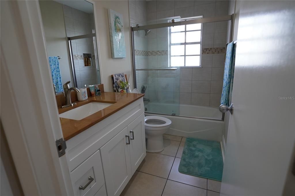 En Venta: $253,000 (2 camas, 2 baños, 1056 Pies cuadrados)