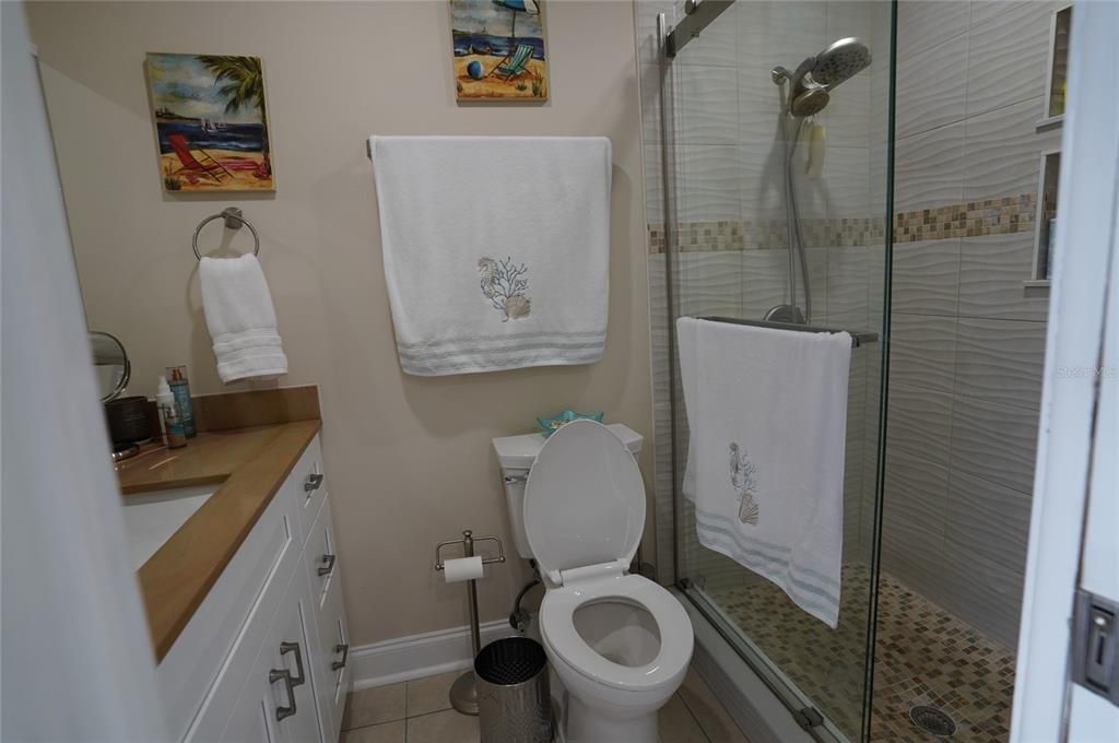 En Venta: $253,000 (2 camas, 2 baños, 1056 Pies cuadrados)