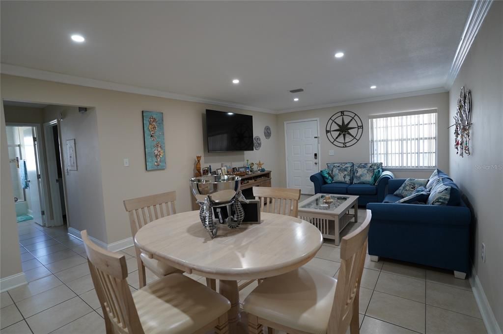 En Venta: $253,000 (2 camas, 2 baños, 1056 Pies cuadrados)