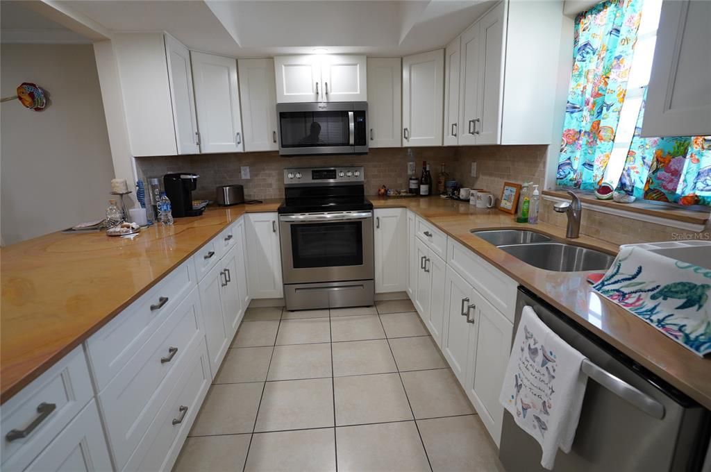 En Venta: $253,000 (2 camas, 2 baños, 1056 Pies cuadrados)