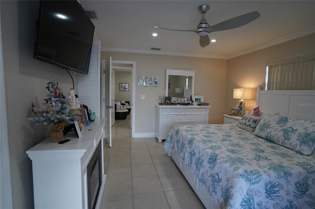 En Venta: $253,000 (2 camas, 2 baños, 1056 Pies cuadrados)