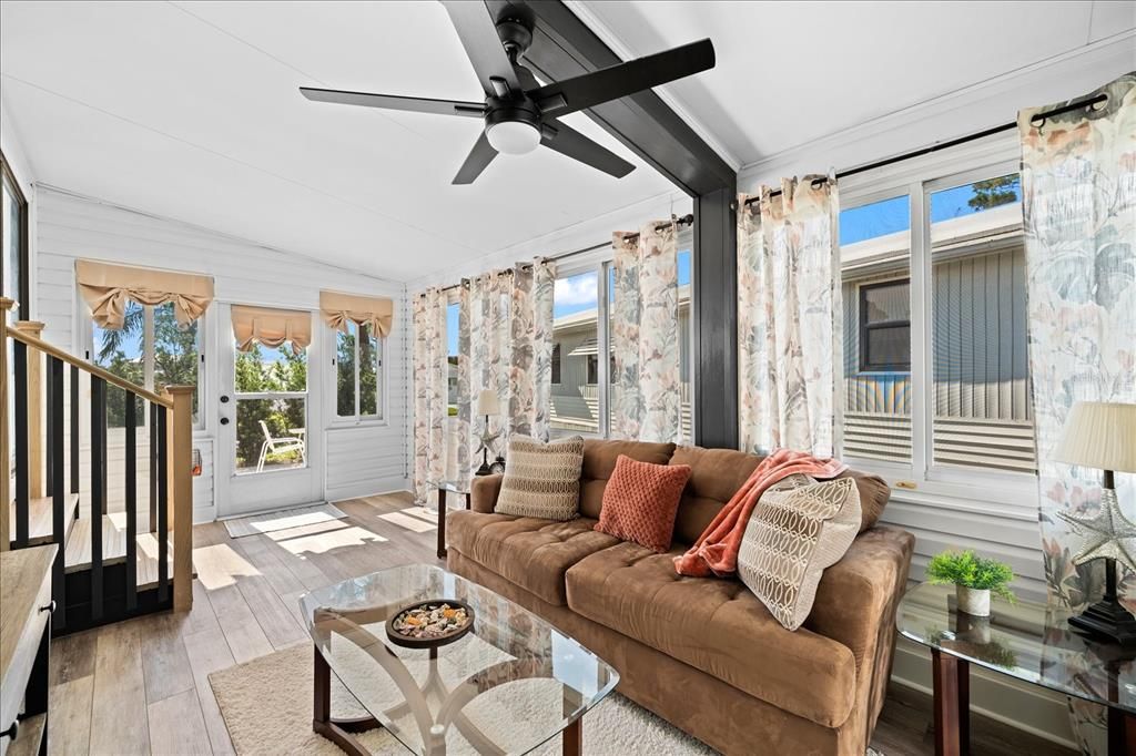 合同活跃: $159,000 (1 贝兹, 1 浴室, 403 平方英尺)