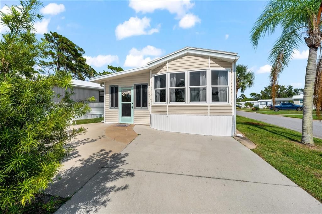 合同活跃: $159,000 (1 贝兹, 1 浴室, 403 平方英尺)