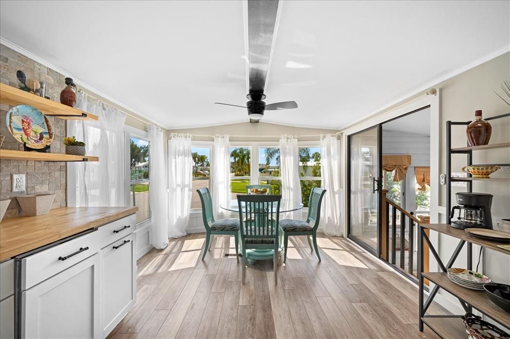 合同活跃: $159,000 (1 贝兹, 1 浴室, 403 平方英尺)