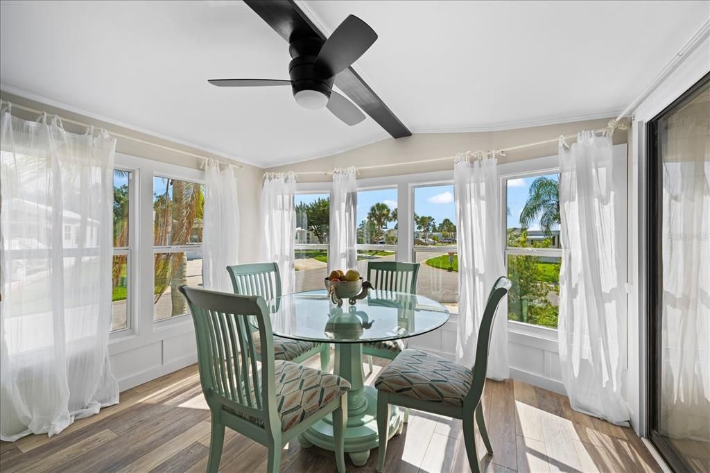 合同活跃: $159,000 (1 贝兹, 1 浴室, 403 平方英尺)