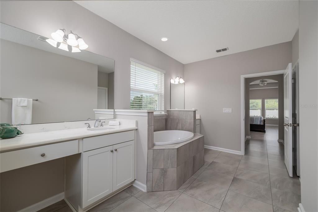 На продажу: $625,000 (4 спален, 4 ванн, 3338 Квадратных фут)