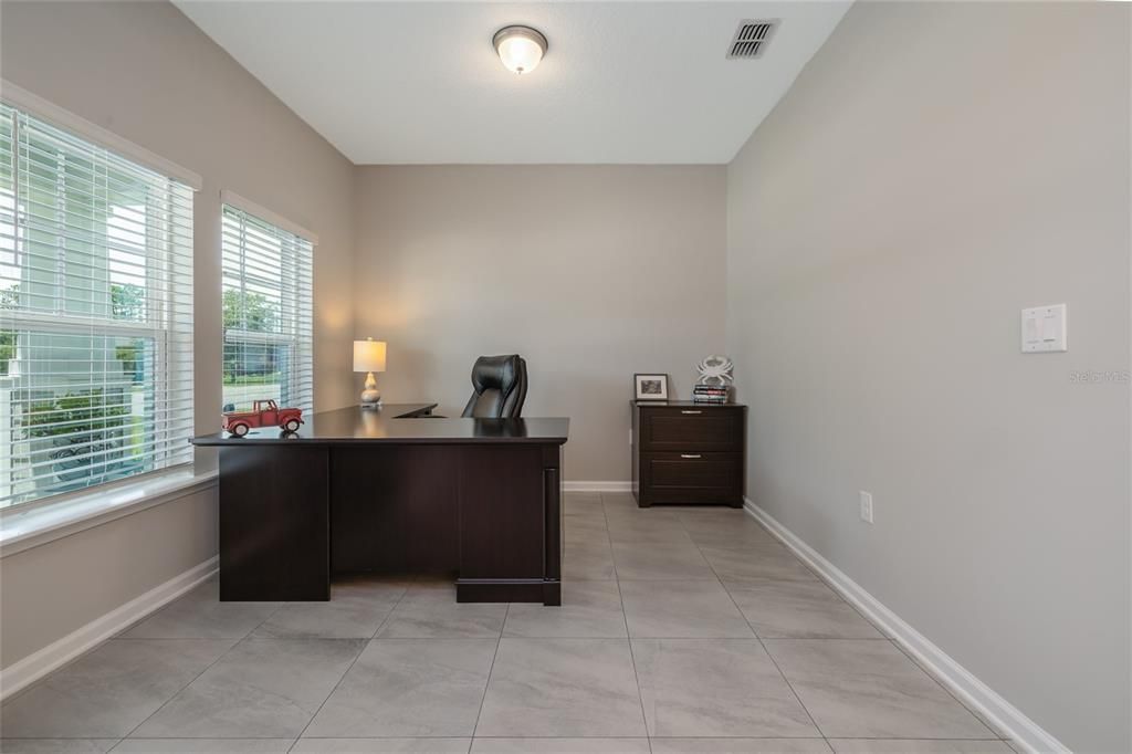 На продажу: $625,000 (4 спален, 4 ванн, 3338 Квадратных фут)