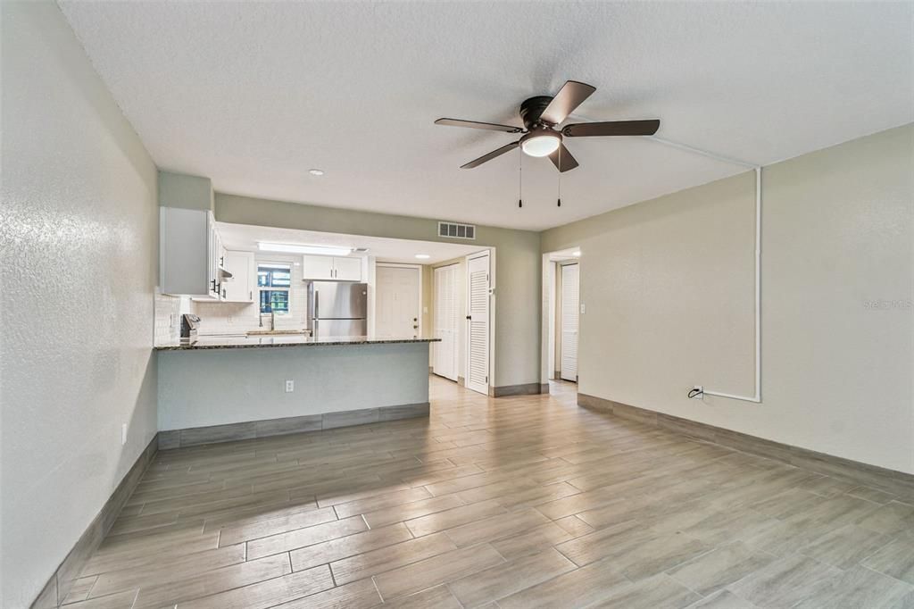 待售: $100,000 (2 贝兹, 1 浴室, 891 平方英尺)