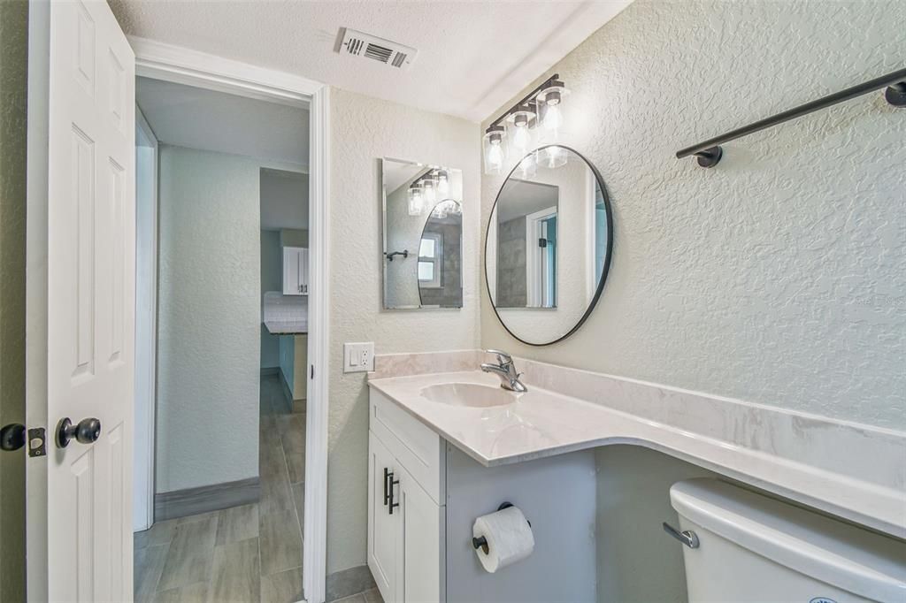 待售: $100,000 (2 贝兹, 1 浴室, 891 平方英尺)