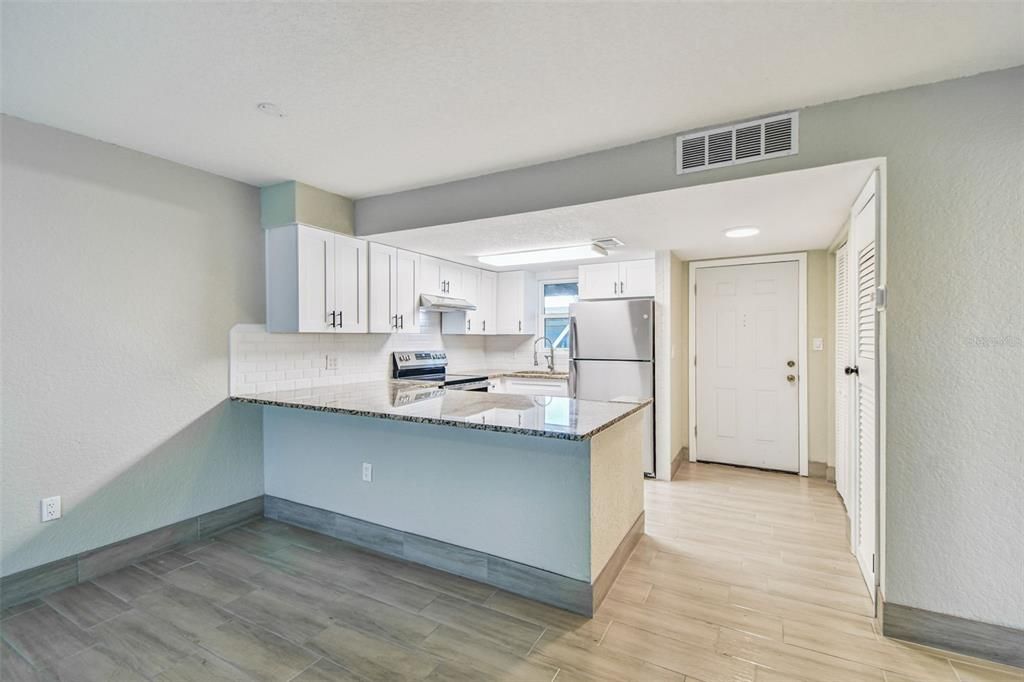 待售: $100,000 (2 贝兹, 1 浴室, 891 平方英尺)