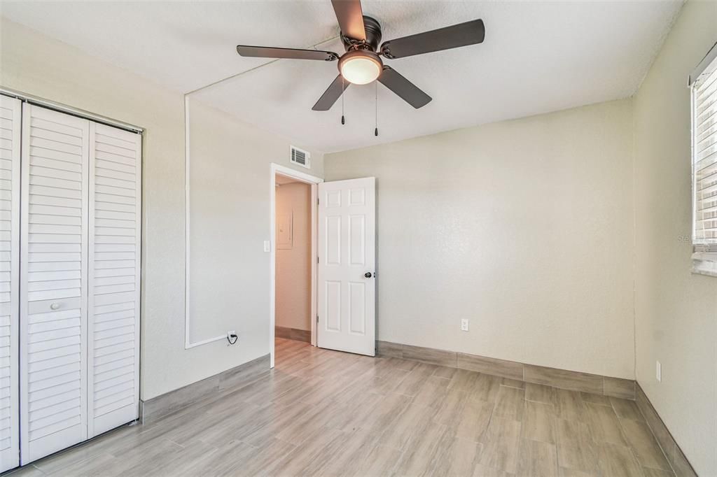 待售: $100,000 (2 贝兹, 1 浴室, 891 平方英尺)