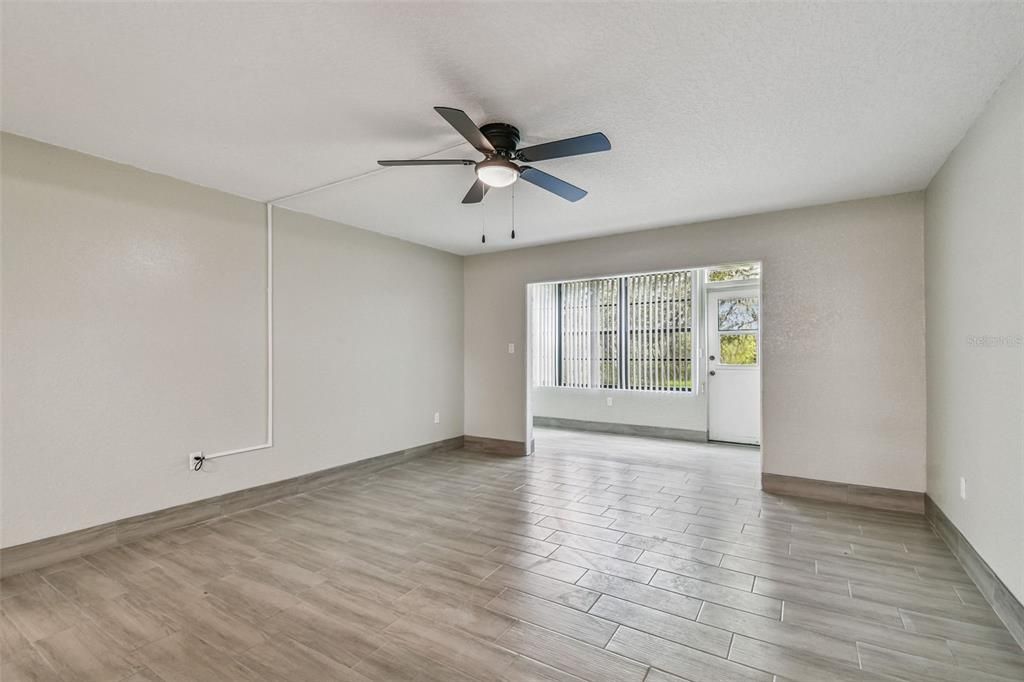 待售: $100,000 (2 贝兹, 1 浴室, 891 平方英尺)