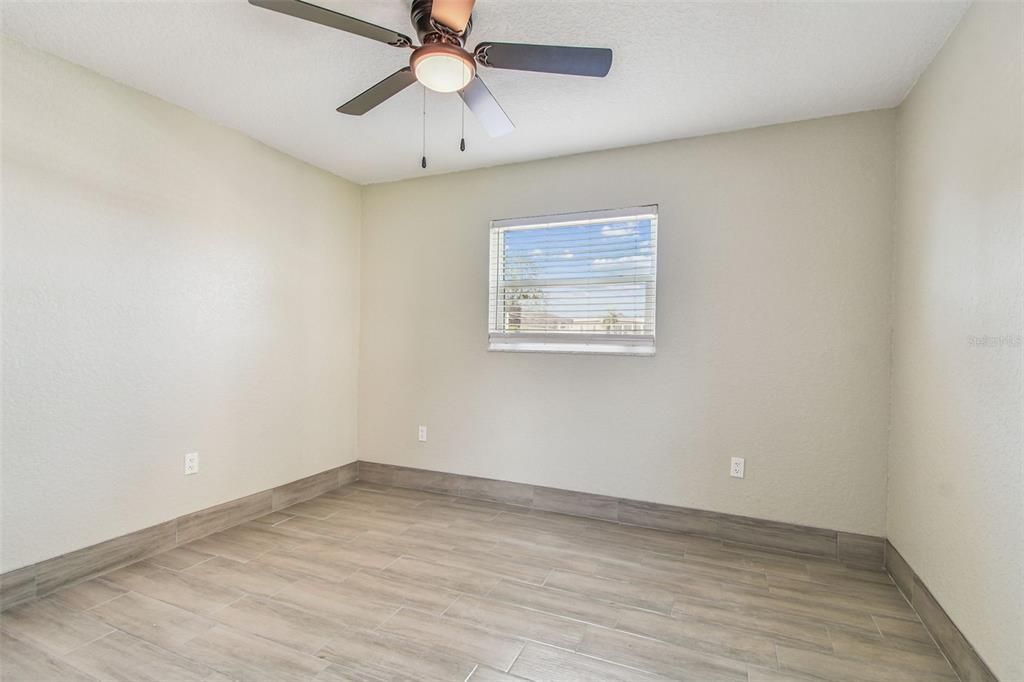 待售: $100,000 (2 贝兹, 1 浴室, 891 平方英尺)