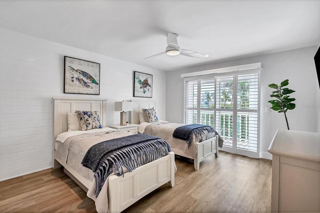 出租: $4,000 (2 贝兹, 2 浴室, 1248 平方英尺)