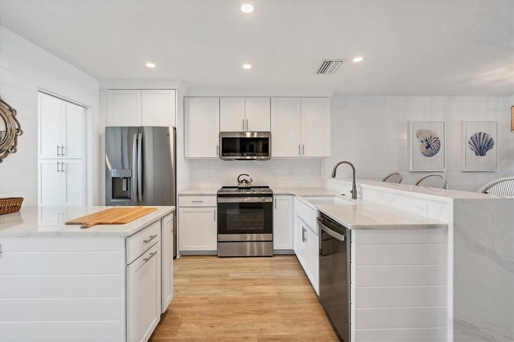 出租: $4,000 (2 贝兹, 2 浴室, 1248 平方英尺)