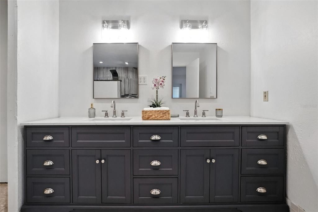 En Venta: $1,199,000 (4 camas, 4 baños, 3176 Pies cuadrados)