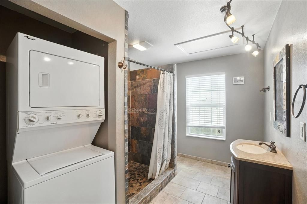 En Venta: $1,199,000 (4 camas, 4 baños, 3176 Pies cuadrados)