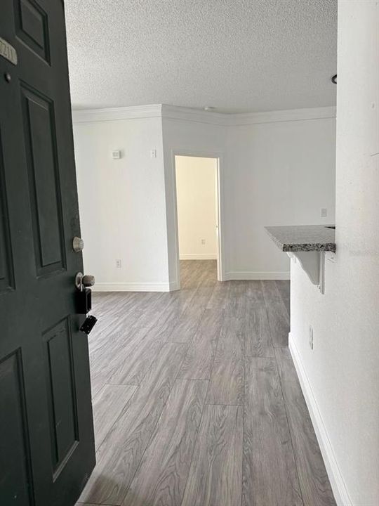 Под контрактом: $195,000 (1 спален, 1 ванн, 625 Квадратных фут)