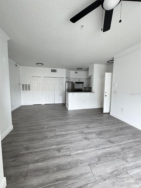 Под контрактом: $195,000 (1 спален, 1 ванн, 625 Квадратных фут)