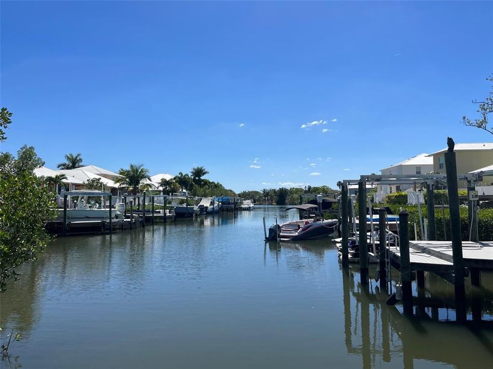 Active With Contract: $634,900 (4 beds, 2 baths, 2139 Square Feet)