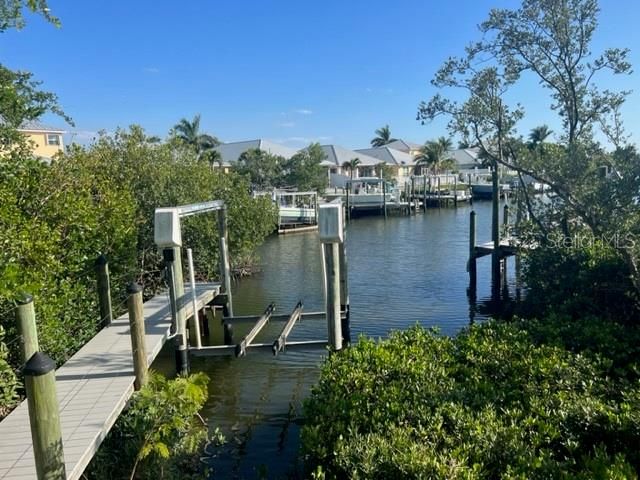 Active With Contract: $634,900 (4 beds, 2 baths, 2139 Square Feet)