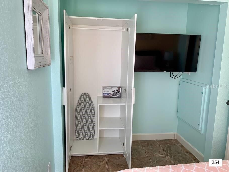 待售: $1,250,000 (5 贝兹, 0 浴室, 2668 平方英尺)