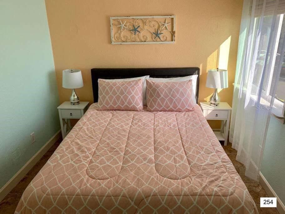 待售: $1,250,000 (5 贝兹, 0 浴室, 2668 平方英尺)