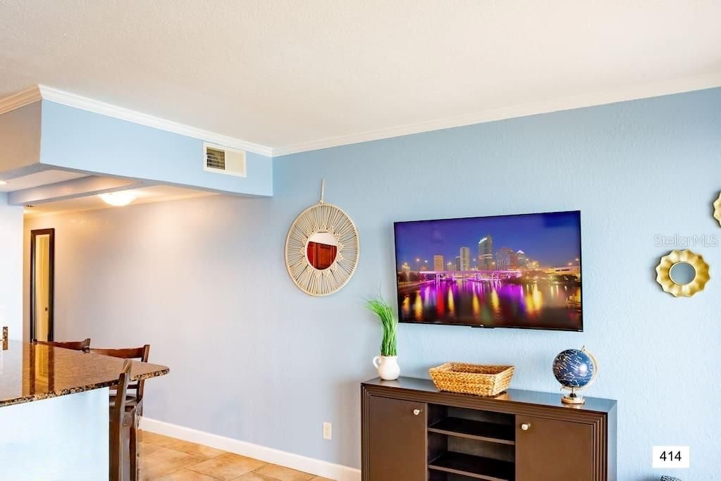 待售: $1,250,000 (5 贝兹, 0 浴室, 2668 平方英尺)