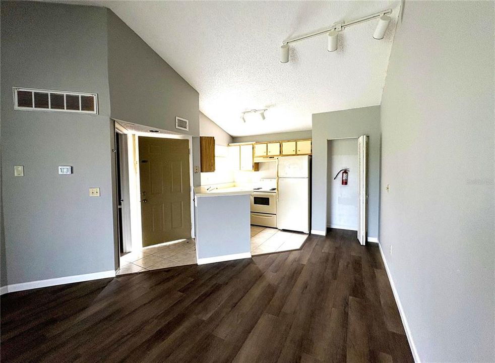 For Rent: $995 (1 beds, 1 baths, 526 Square Feet)