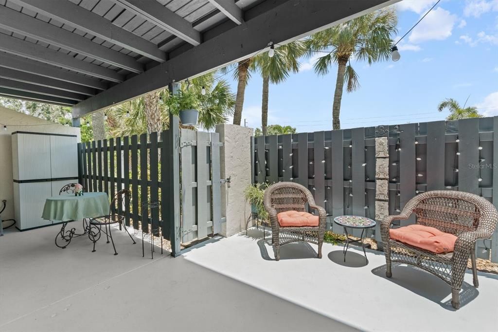 На продажу: $247,000 (2 спален, 2 ванн, 1400 Квадратных фут)