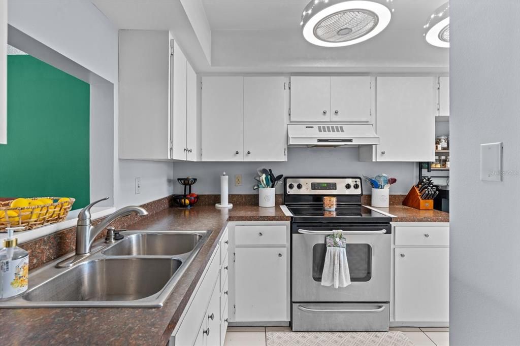 На продажу: $247,000 (2 спален, 2 ванн, 1400 Квадратных фут)