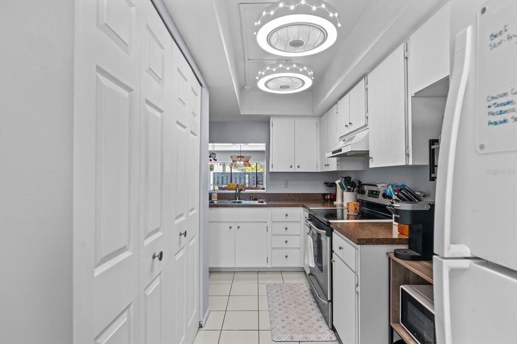 На продажу: $247,000 (2 спален, 2 ванн, 1400 Квадратных фут)