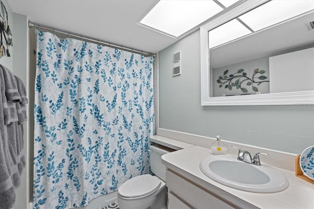 На продажу: $247,000 (2 спален, 2 ванн, 1400 Квадратных фут)