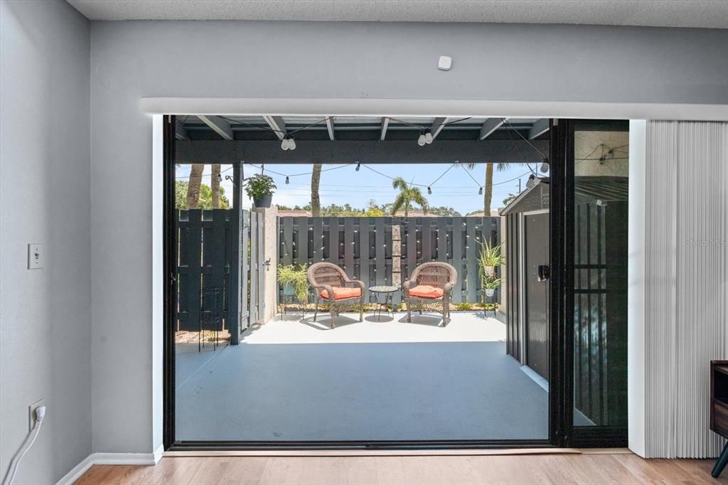 На продажу: $247,000 (2 спален, 2 ванн, 1400 Квадратных фут)