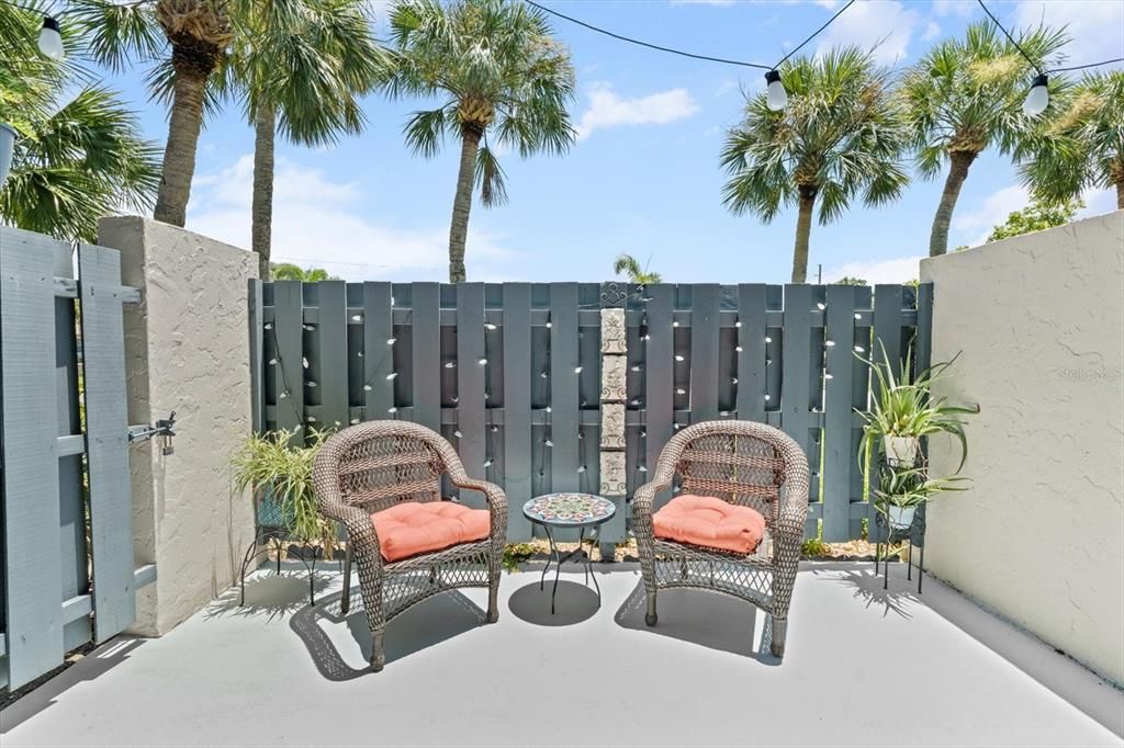 На продажу: $247,000 (2 спален, 2 ванн, 1400 Квадратных фут)