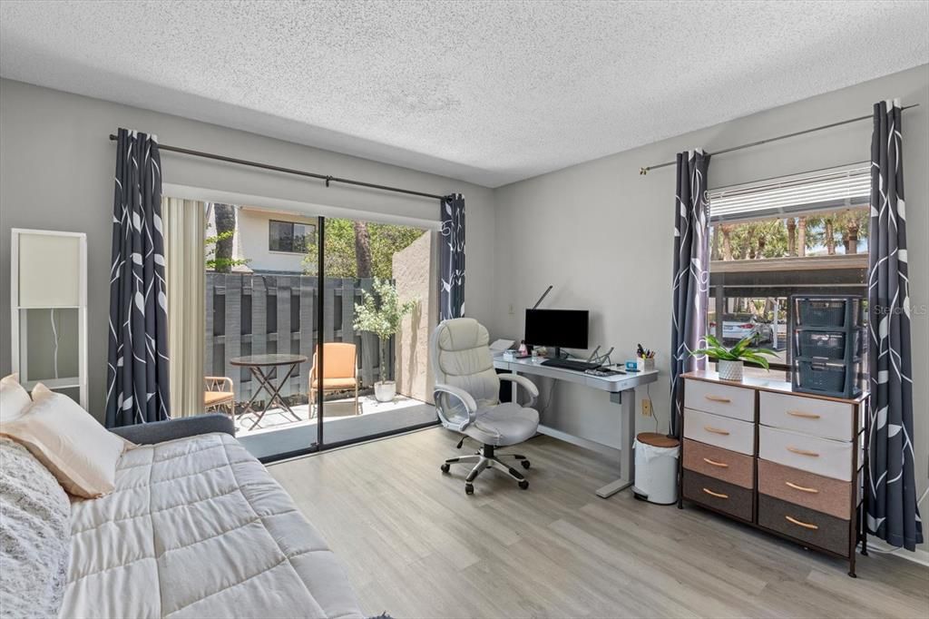 На продажу: $247,000 (2 спален, 2 ванн, 1400 Квадратных фут)