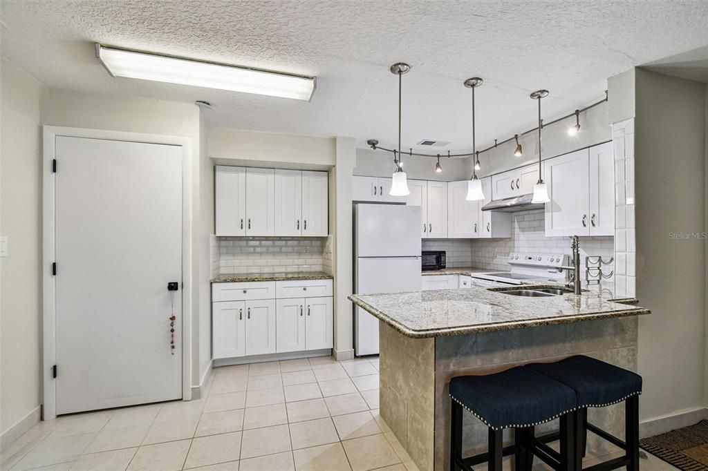 待售: $100,000 (2 贝兹, 2 浴室, 1088 平方英尺)