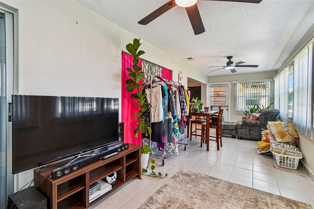 待售: $100,000 (2 贝兹, 2 浴室, 1088 平方英尺)