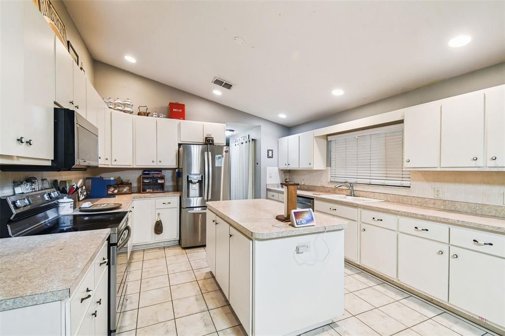 For Sale: $729,000 (4 beds, 4 baths, 3058 Square Feet)