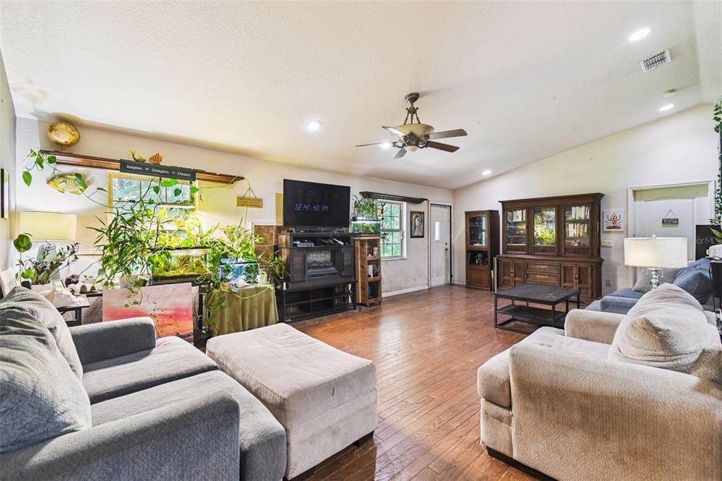 For Sale: $729,000 (4 beds, 4 baths, 3058 Square Feet)