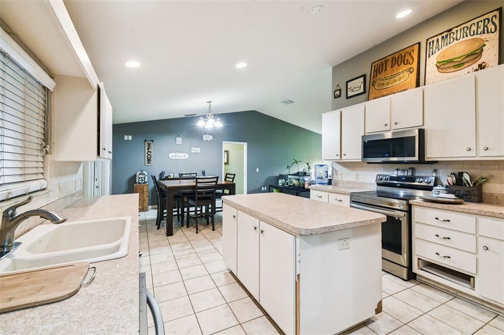 For Sale: $729,000 (4 beds, 4 baths, 3058 Square Feet)